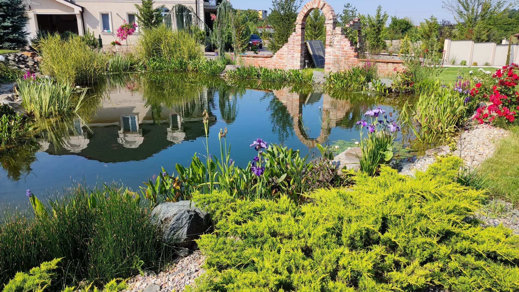 Díszítő tó patakkal és vízesésekkel — Nagyvárad